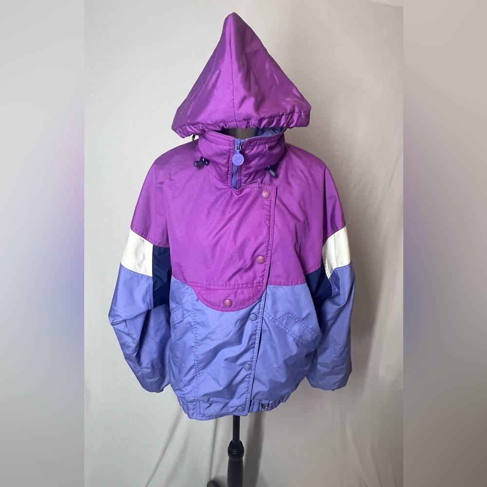 Vintage Cevas Girls Size 16 Winter Jacket. In Very Good Vintage Condition.